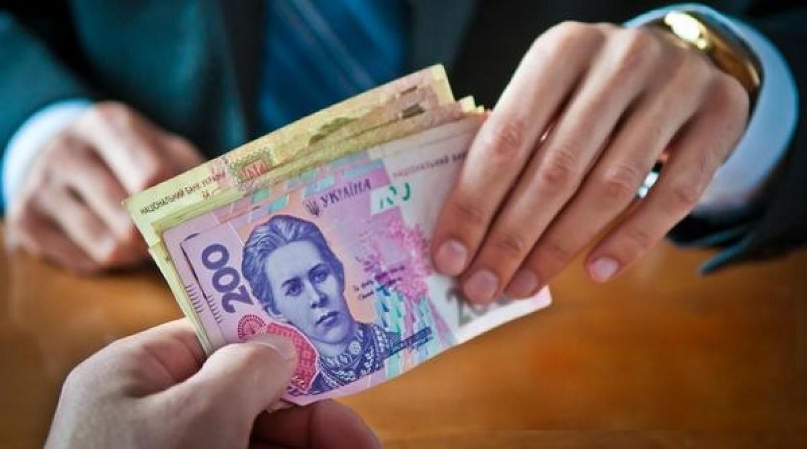 Очільника Донецького облавтодору впіймали на чималому хабарі Очільника Донецького облавтодору впіймали на чималому хабарі