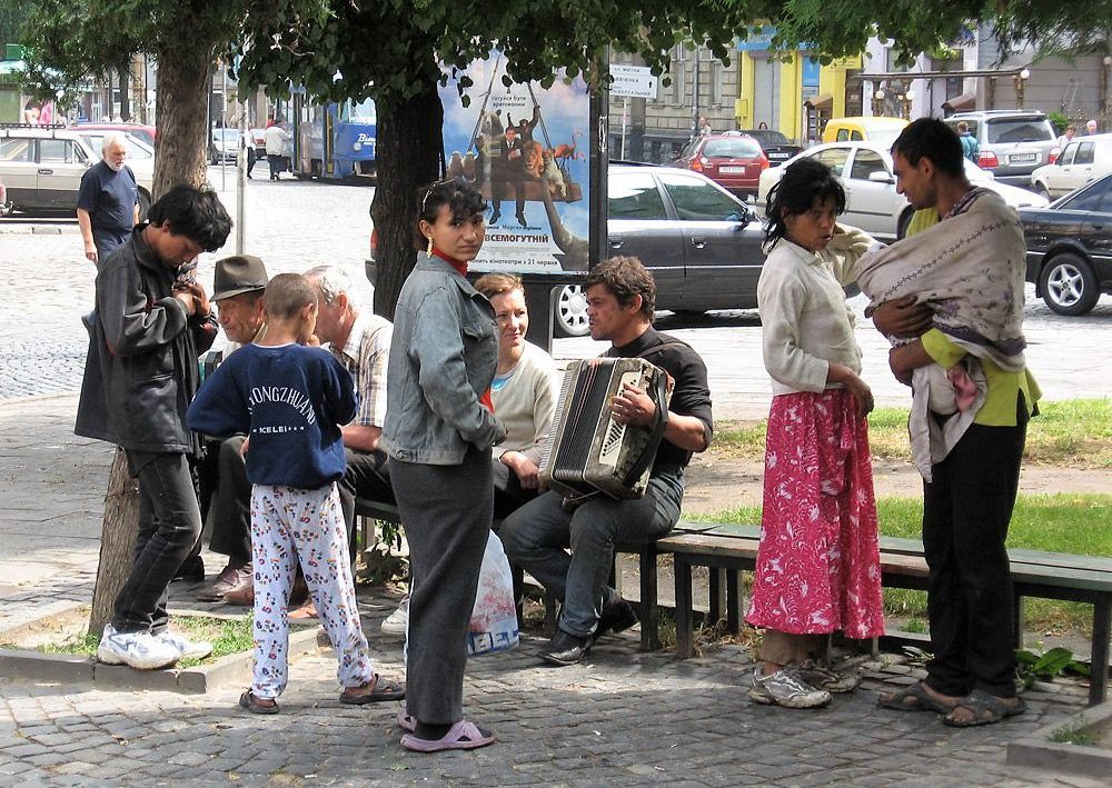 У Львові викрили поліцейських, які "кришували" злочини ромів У Львові викрили поліцейських, які "кришували" злочини ромів