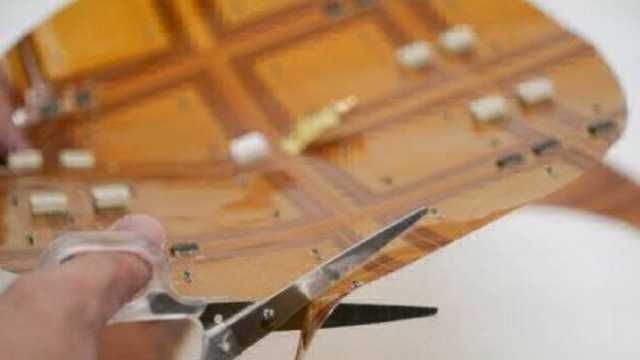 Японцы разработали беспроводную зарядку, которую можно вырезать Японцы разработали беспроводную зарядку, которую можно вырезать