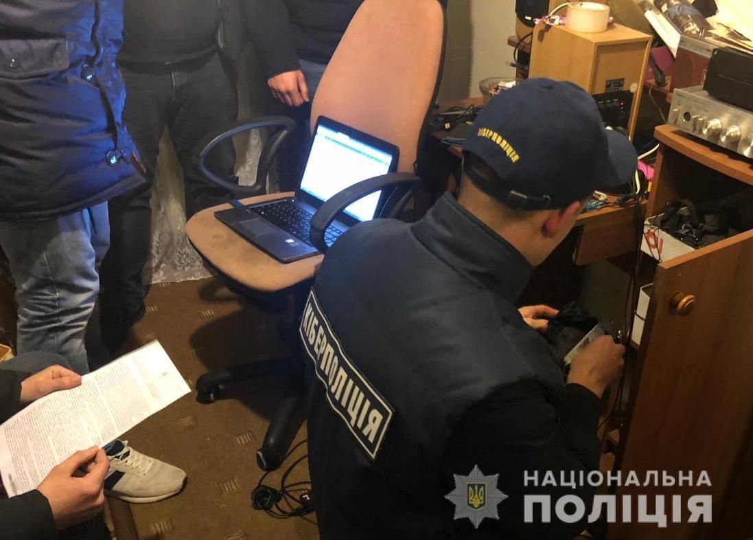 В Украине разоблачили группу хакеров, которые через интернет "обокрали" людей на миллионы гривен