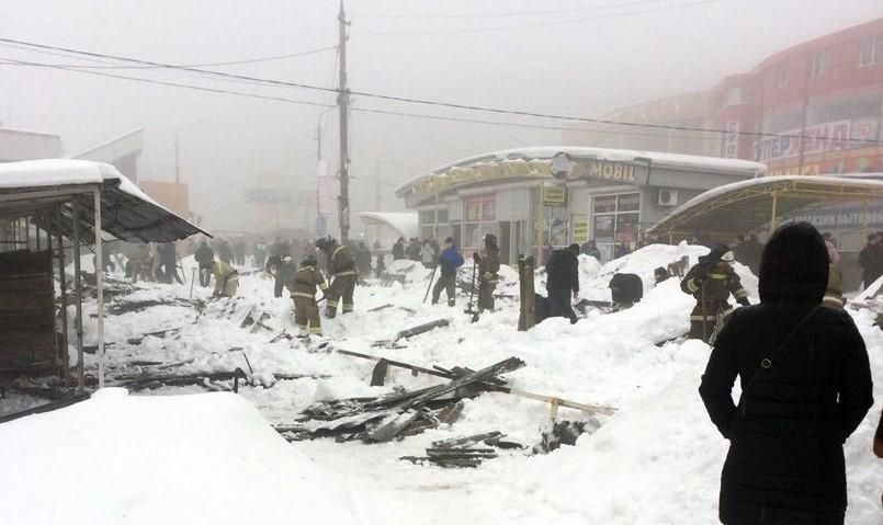 В окупованій Макіївці обвалився дах торгового ряду, є постраждалі: фото та відео 