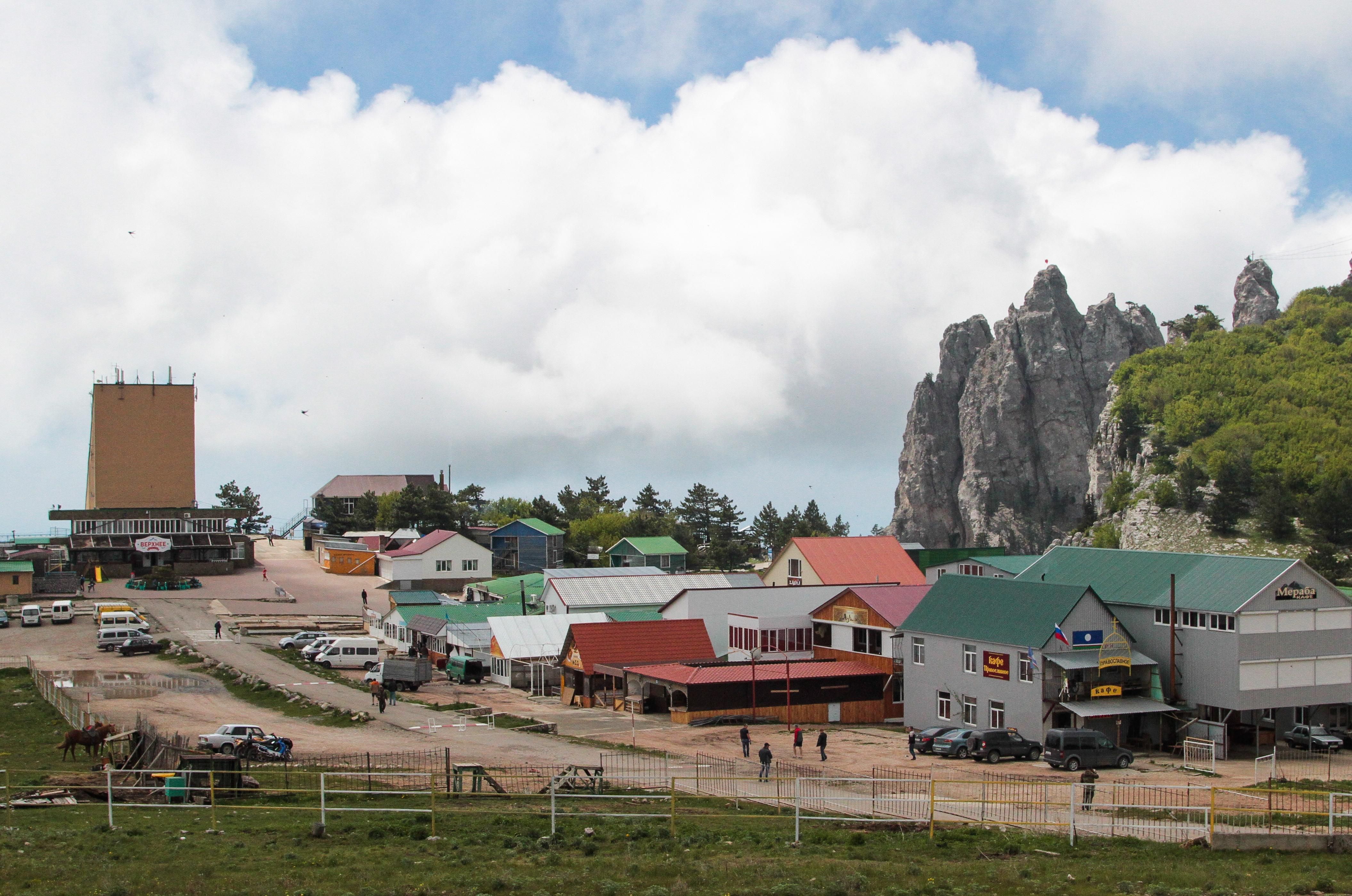 Податок на анексоване: окупанти хочуть, щоб українці платили за покинуте в Криму майно Податок на анексоване: окупанти хочуть, щоб українці платили за покинуте в Криму майно