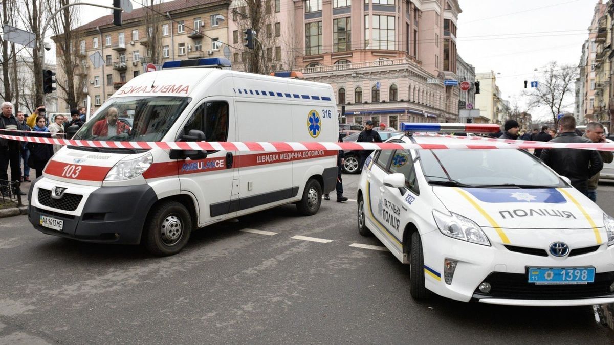 В торговом центре Киева произошел взрыв: фото с места происшествия В торговом центре Киева произошел взрыв: фото с места происшествия