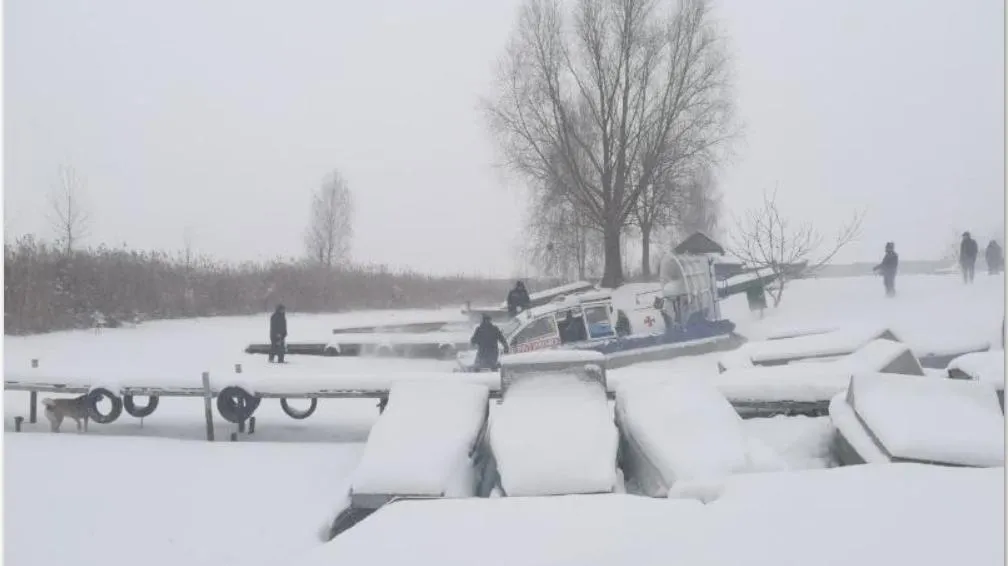 На Київщині провалилися під лід 3 чоловіків