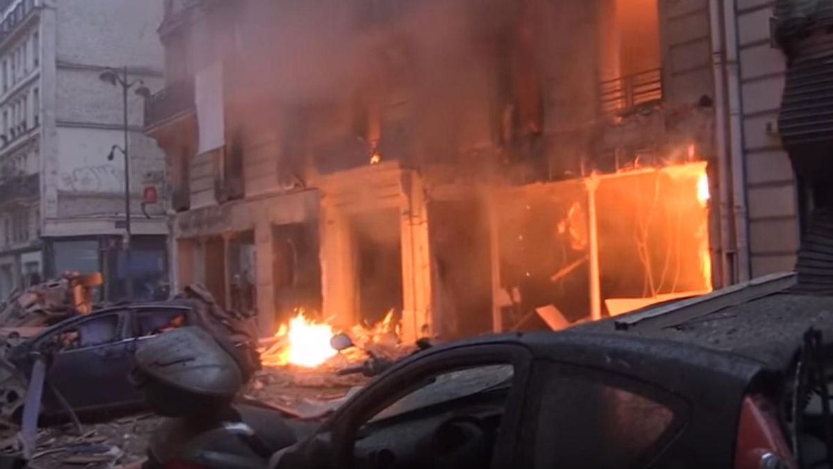 Взрыв в Париже сегодня 12 января 2019: видео, снятое сразу после взрыва
