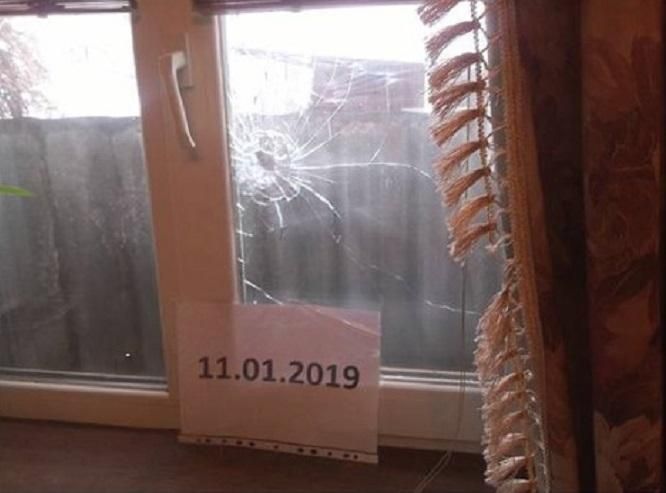Окупанти обстріляли на Донбасі будинок, у якому перебували жінка із дітьми