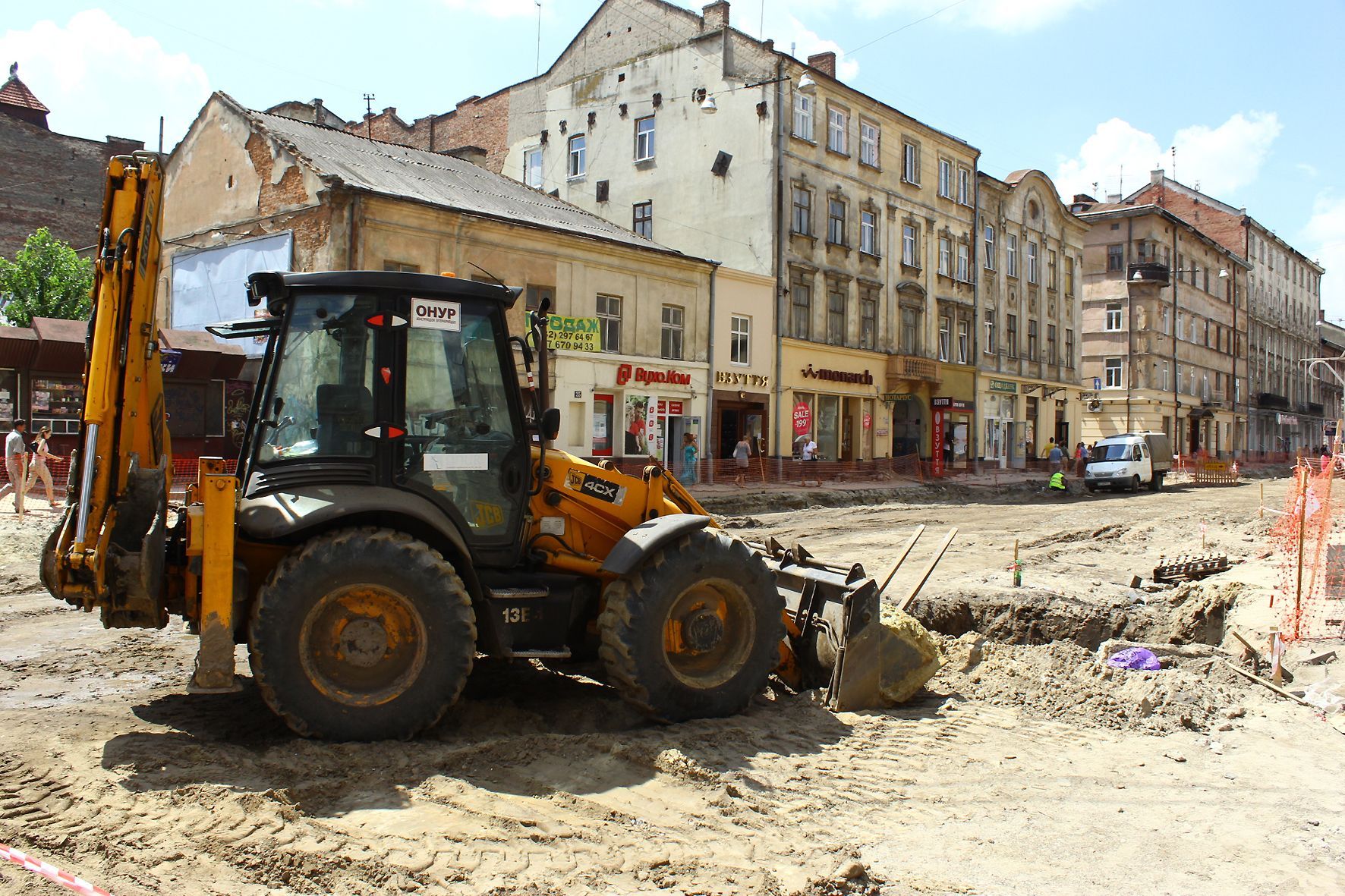 Відома сума, яку виділить уряд на ремонт доріг Відома сума, яку виділить уряд на ремонт доріг