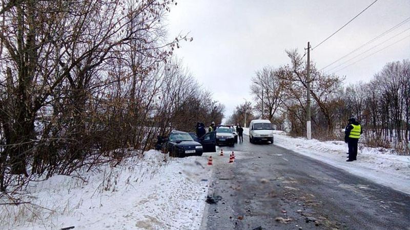 В ДТП с рейсовым автобусом в Донецкой области погибли 3 человека: фото с места происшествия