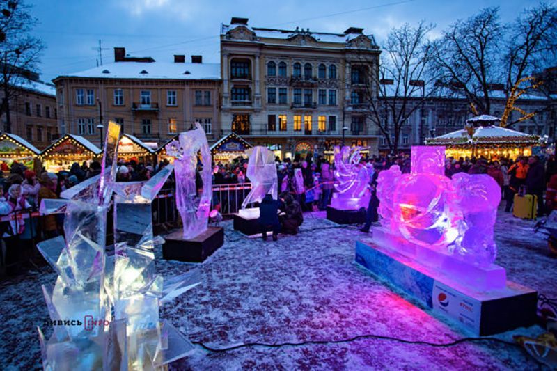 На конкурсі крижаних скульптур у Львові визначили переможців: приголомшливі фото та відео