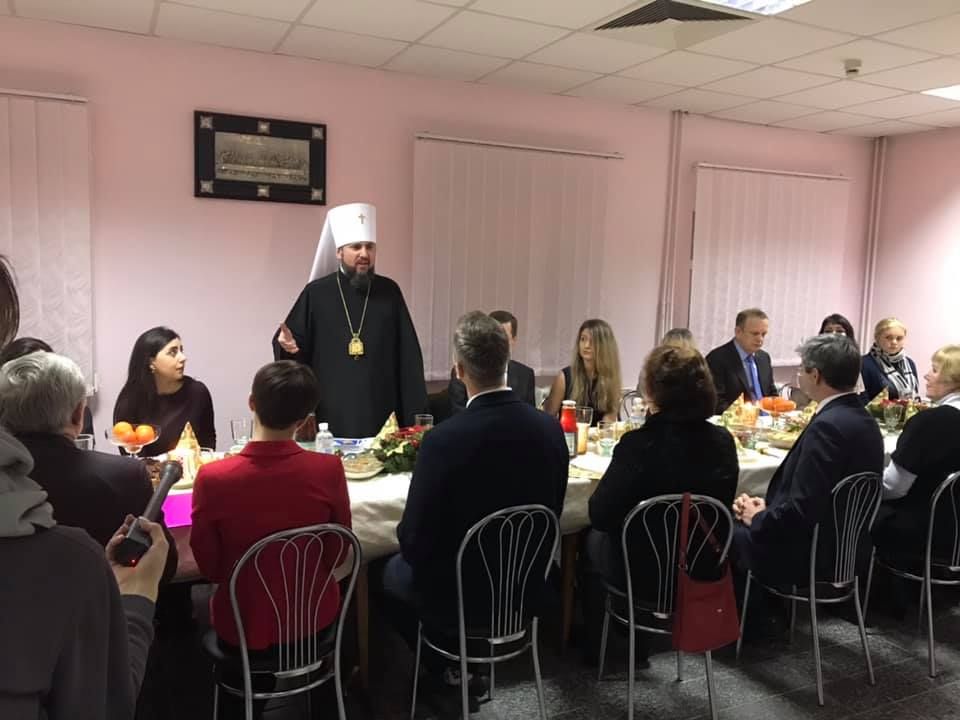 Митрополит Епіфаній зустрівся із родинами українських політв'язнів: фото Митрополит Епіфаній зустрівся із родинами українських політв'язнів: фото