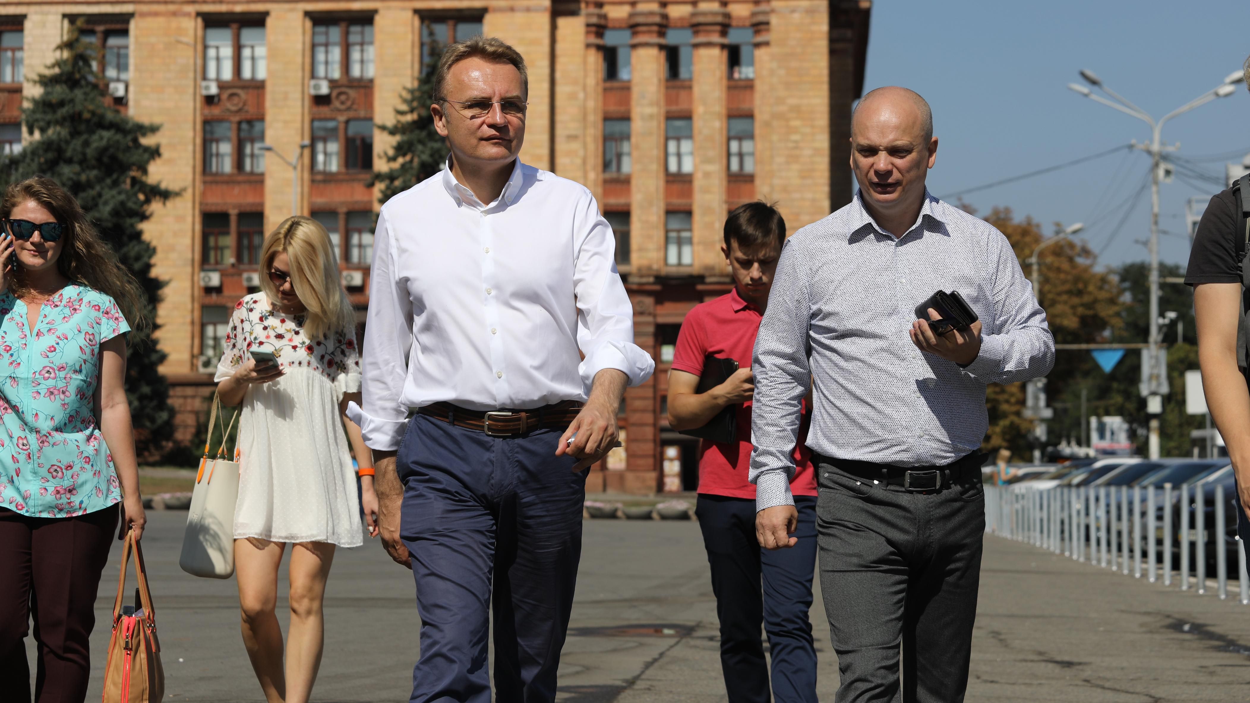 За мною стежать спеціальні служби, – гучна заява кандидата у президенти Садового За мною стежать спеціальні служби, – гучна заява кандидата у президенти Садового