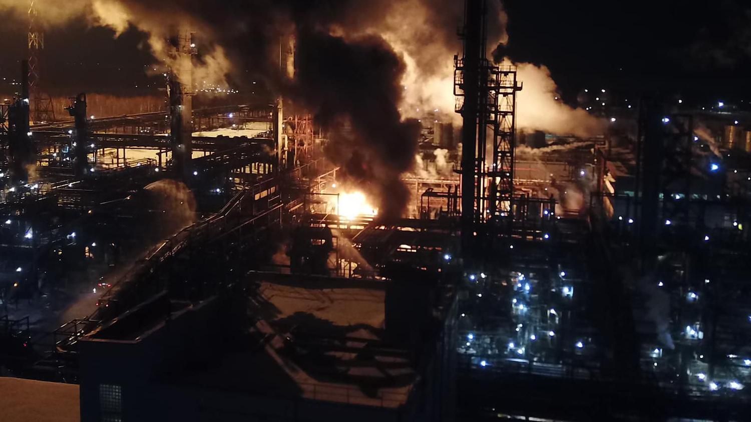 Пожар на химзаводе в Калуше полностью потушили Пожар на химзаводе в Калуше полностью потушили