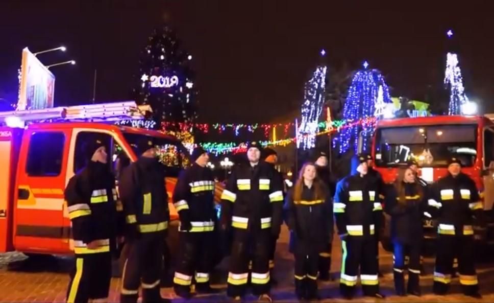 Украинские спасатели удивили неожиданной версией "Щедрика": трогательное видео Украинские спасатели удивили неожиданной версией "Щедрика": трогательное видео