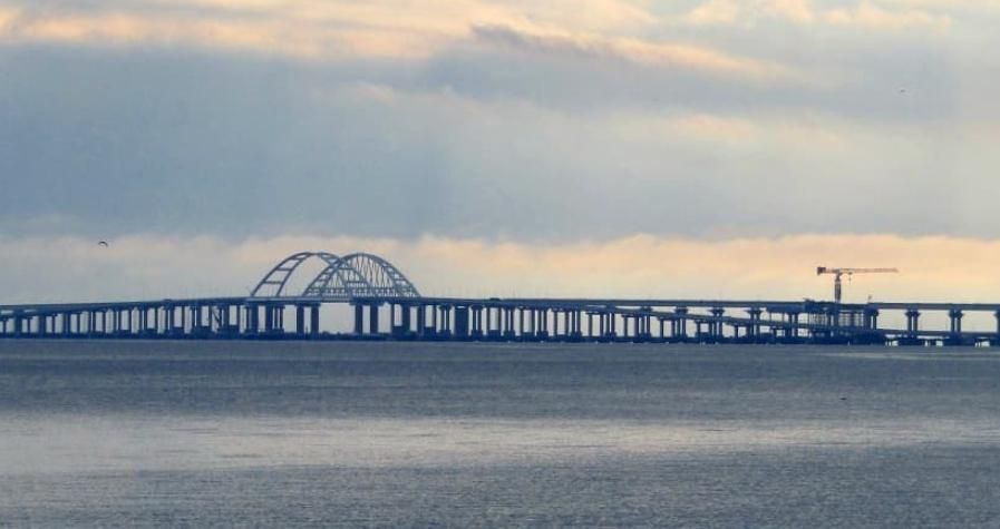 "Іхтамнєт": у мережі опублікували свіжі фото абсолютно пустого Кримського мосту