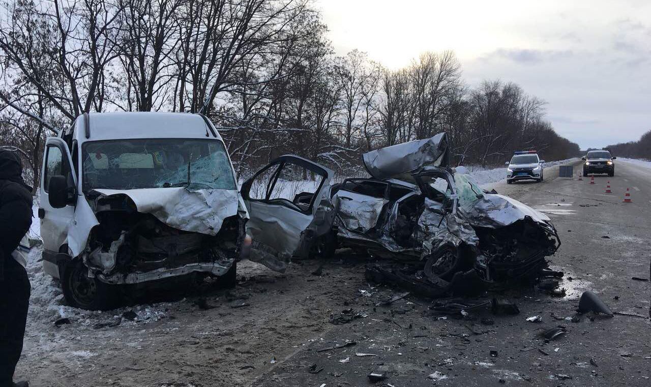 На Харківщині у жахливій ДТП загинули четверо людей: фото з місця аварії