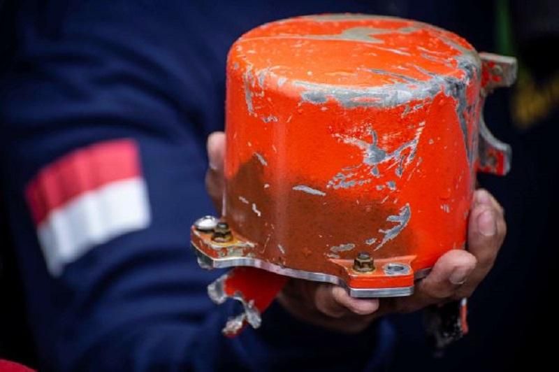 Дайверы нашли второй черный ящик индонезийского лайнера Lion Air