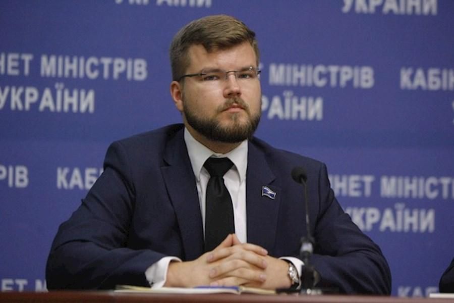 За 2018 рік новий керівник "Укрзалізниці" заробив майже 10 мільйонів гривень, – журналістка