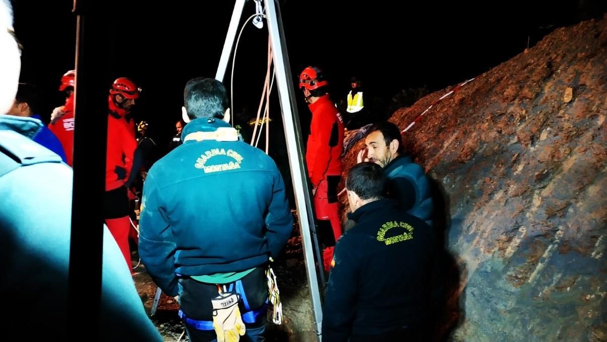 В Испании продолжается операция по спасению ребенка из колодца