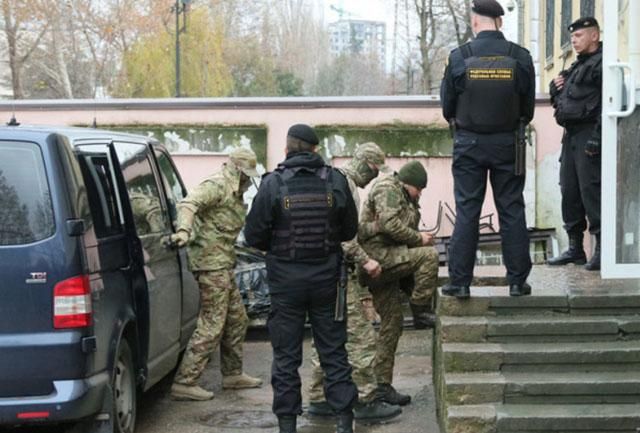 Суд в России продлил арест 12 пленным украинским морякам: известен срок