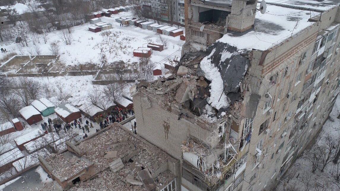 Обвал будинку у Ростовській області РФ: рятувальники виявили тіла кількох загиблих Обвал будинку у Ростовській області РФ: рятувальники виявили тіла кількох загиблих