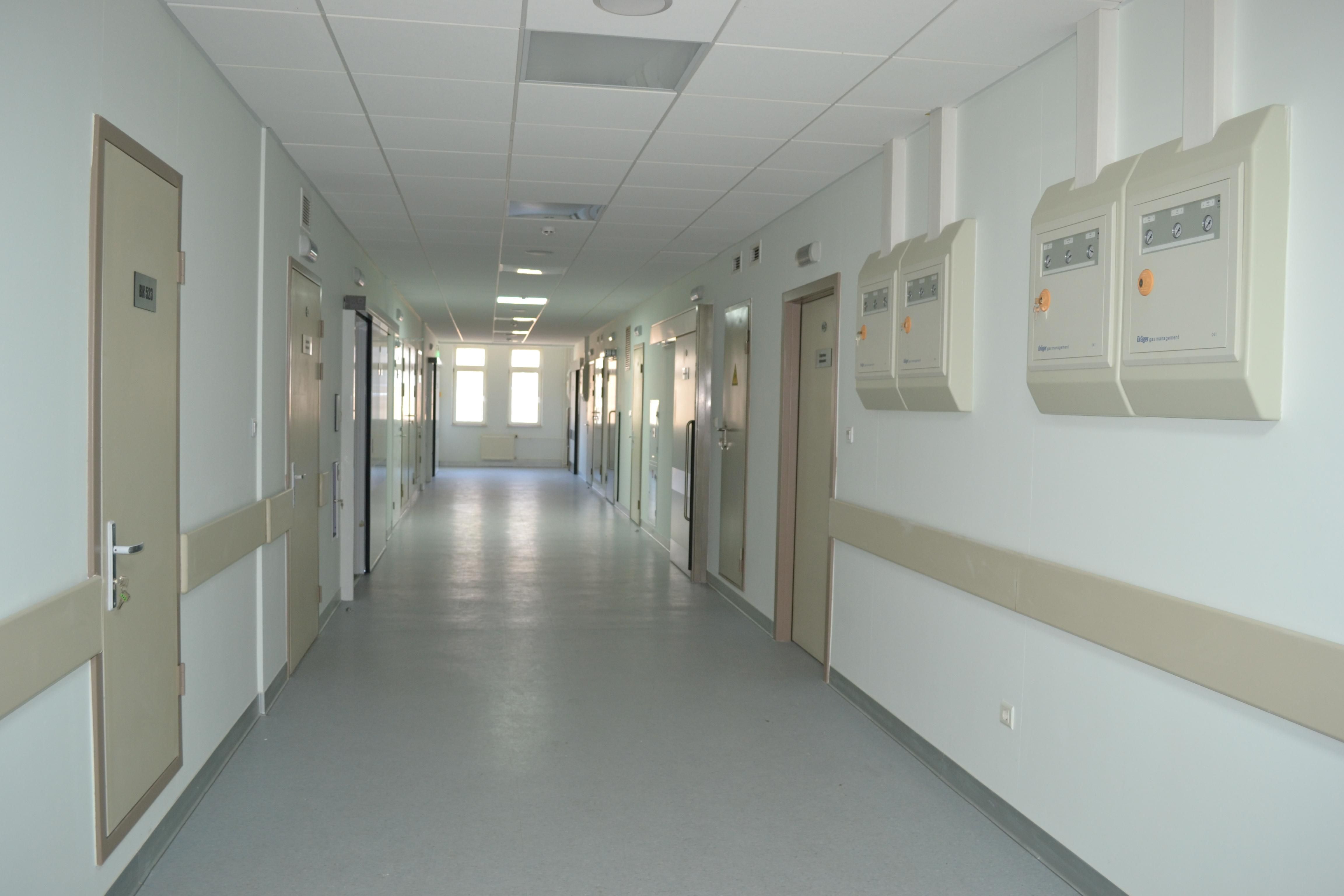 На Харківщині чоловік викинув сина з вікна: відомо про стан хлопчика На Харківщині чоловік викинув сина з вікна: відомо про стан хлопчика