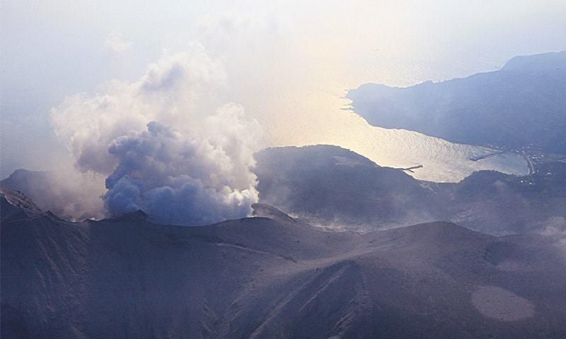 В Японии произошло извержение вулкана: впечатляющее видео