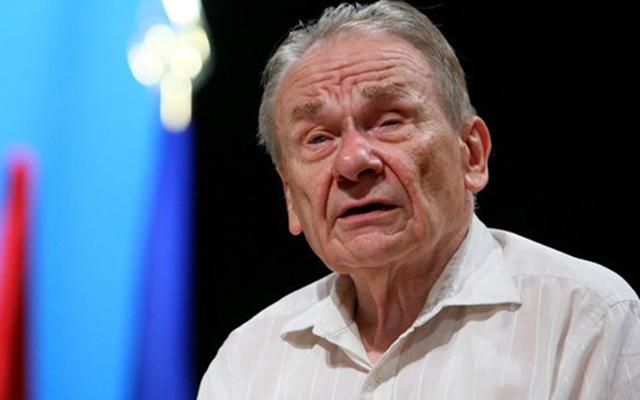 Нардепу Шухевичу стало плохо в помещении Рады: его забрала " скорая" Нардепу Шухевичу стало плохо в помещении Рады: его забрала " скорая"