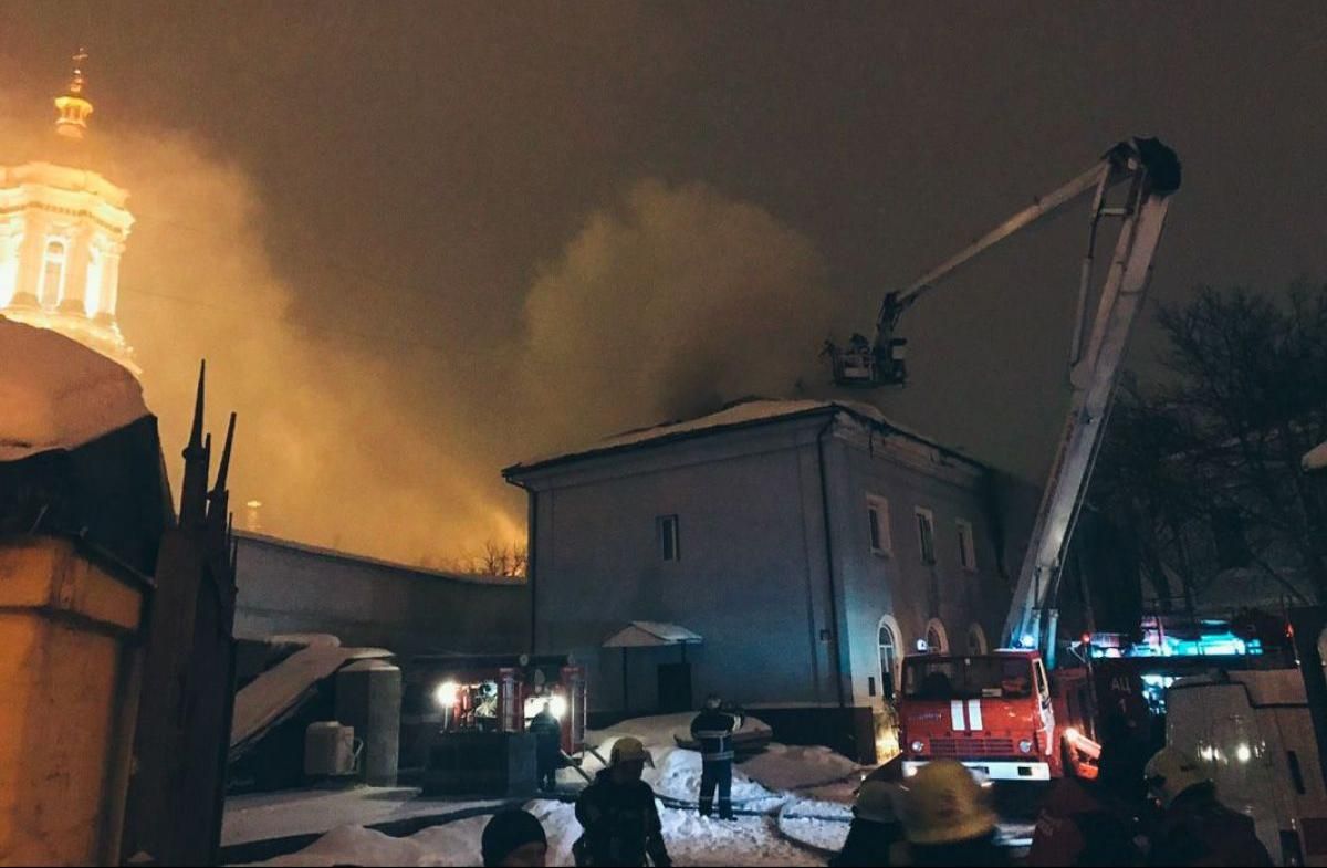 Пожар в Киево-Печерской лавре: суд арестовал подозреваемого в поджоге