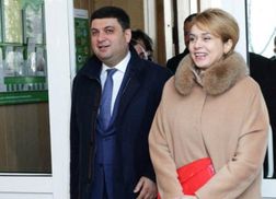 Суд зобов'язав НАБУ порушити справи проти Гройсмана та Гриневич