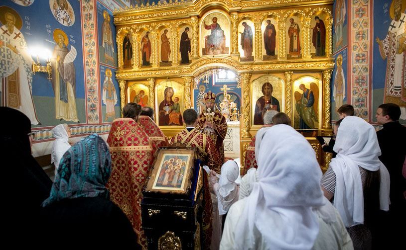 Якою мовою проводитимуть богослужіння після переходу церкви до ПЦУ: відповідь архієрея Якою мовою проводитимуть богослужіння після переходу церкви до ПЦУ: відповідь архієрея