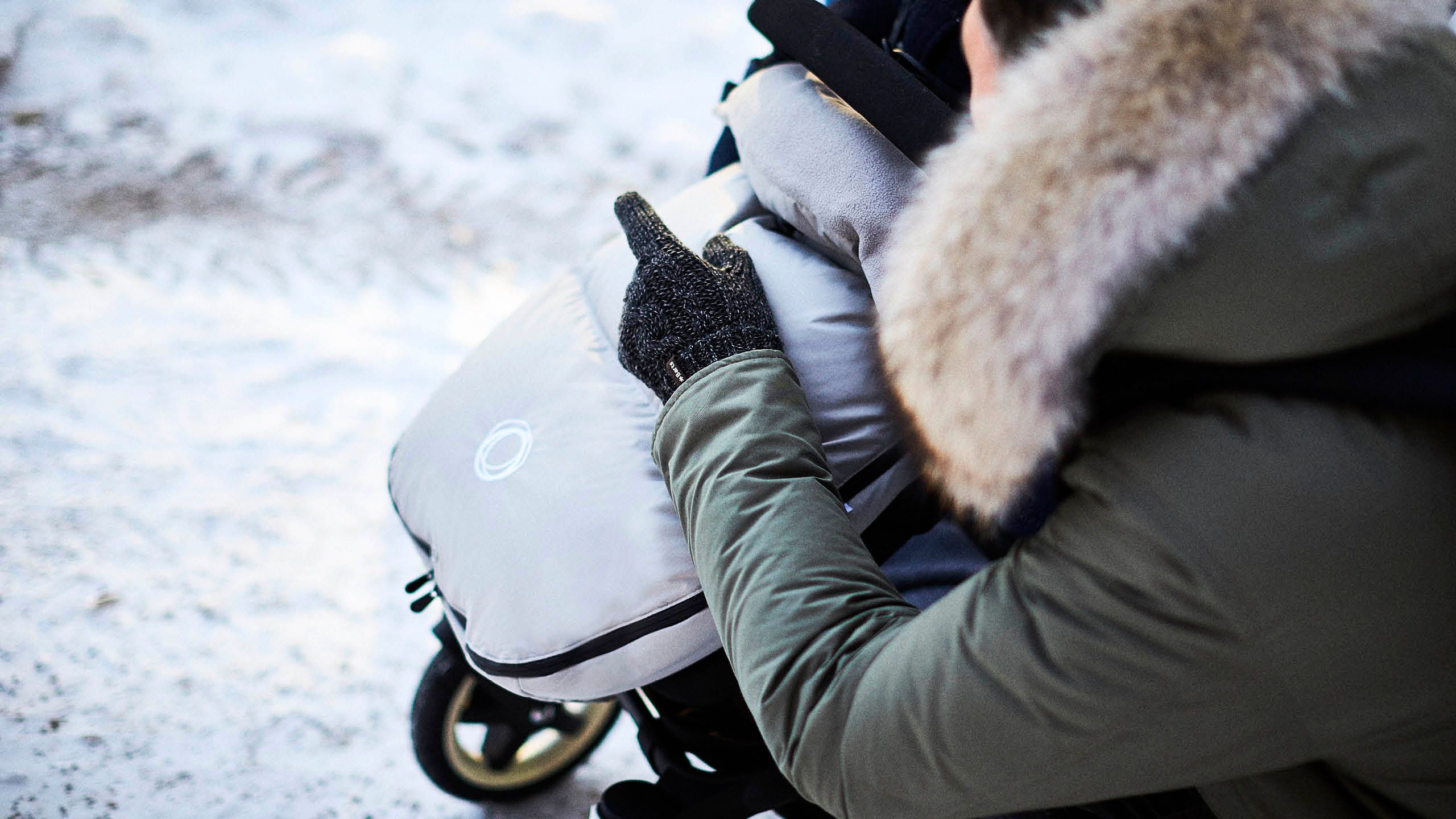 У Сумах патрульні врятували однорічну дитину від переохолодження: відео зворушливого вчинку У Сумах патрульні врятували однорічну дитину від переохолодження: відео зворушливого вчинку