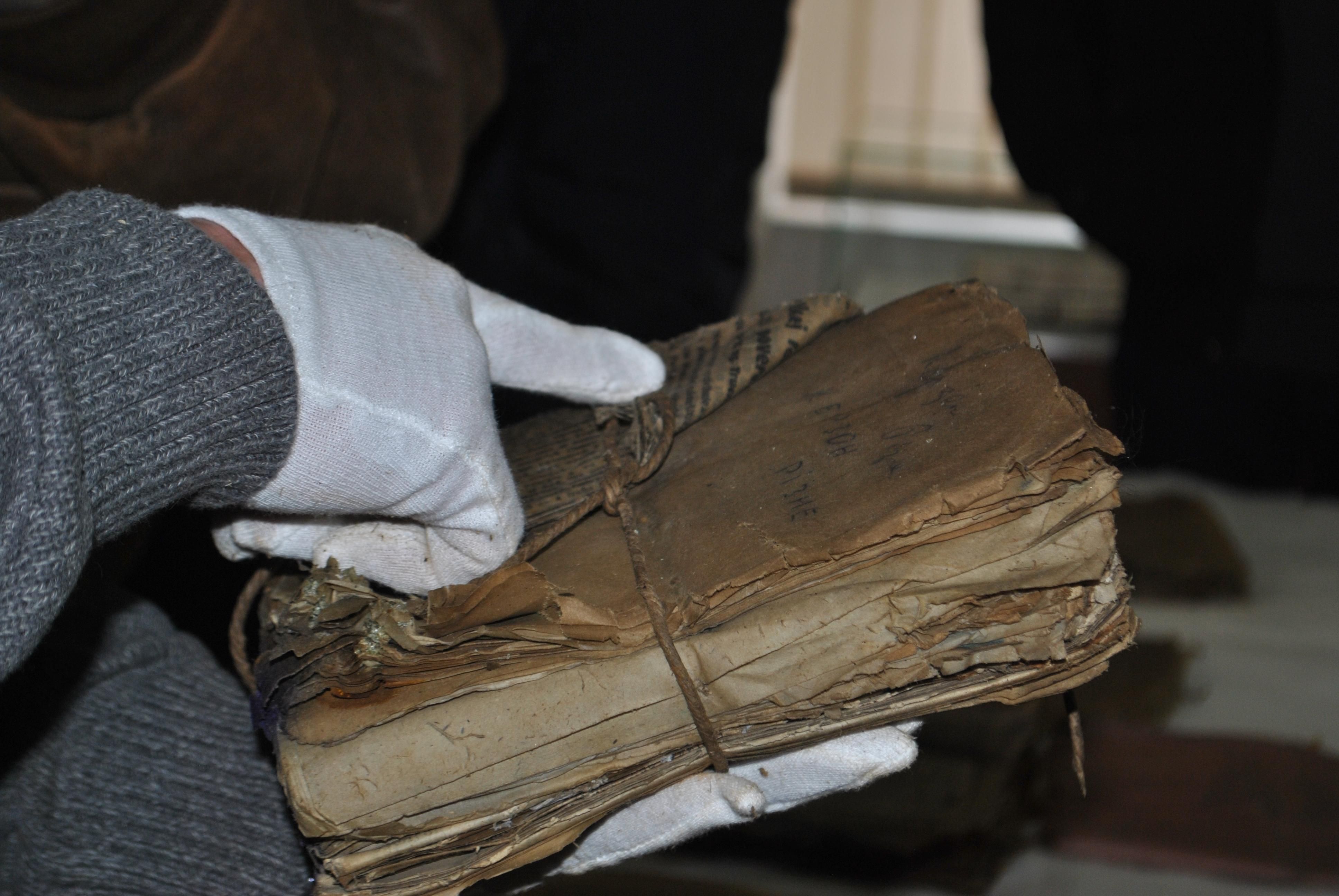 На Прикарпатті знайшли унікальні документи УПА та шарж Шухевича: фото На Прикарпатті знайшли унікальні документи УПА та шарж Шухевича: фото