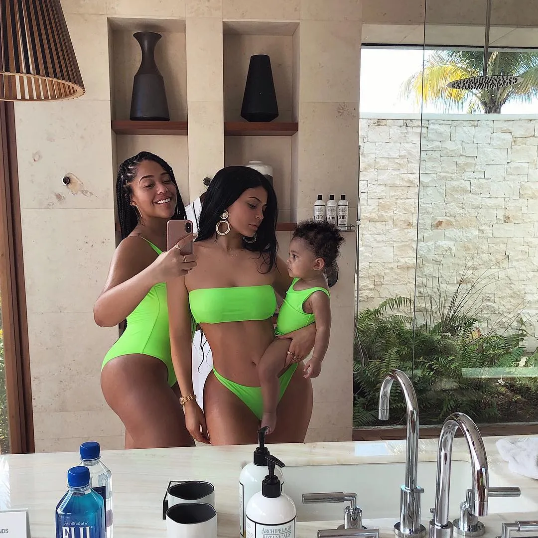 Кайлі Дженнер з дочкою Стормі і Джорджин Вудс / Instagram / @kyliejenner