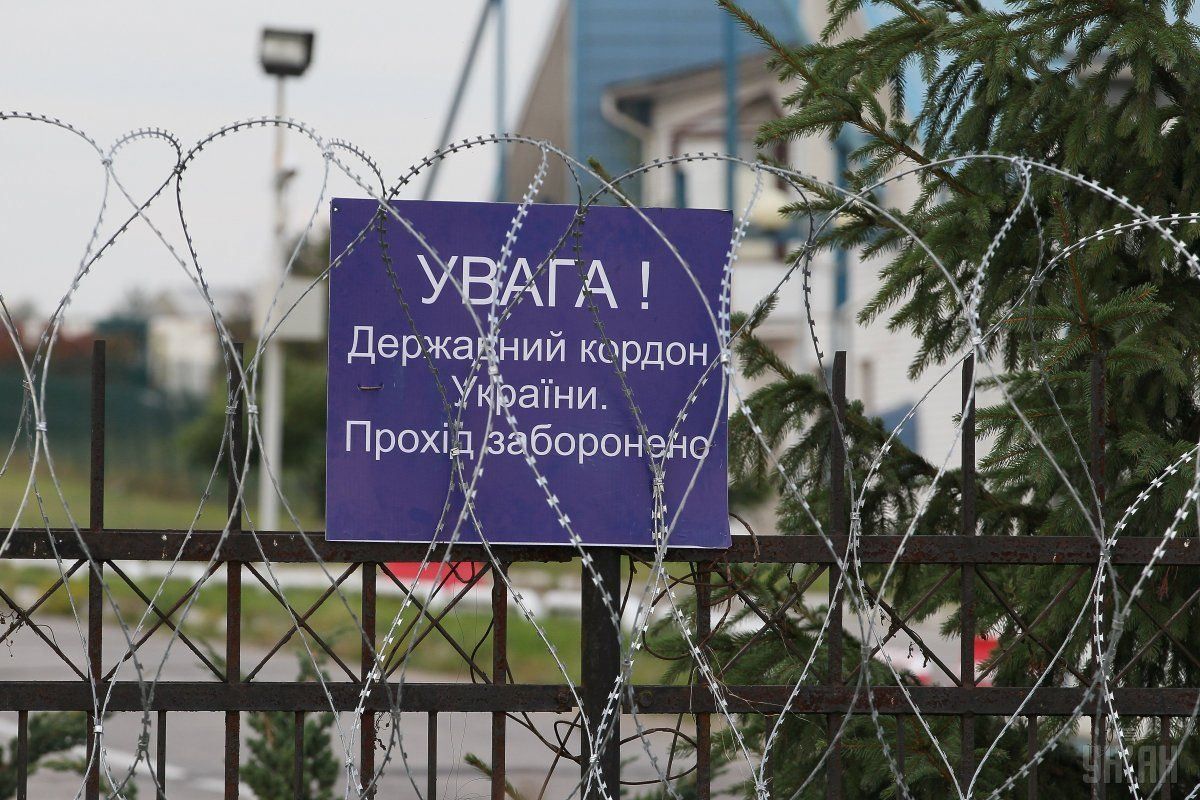 Трем лицам, которые незаконно переправляли людей из России в Украину, объявили о подозрении Трем лицам, которые незаконно переправляли людей из России в Украину, объявили о подозрении