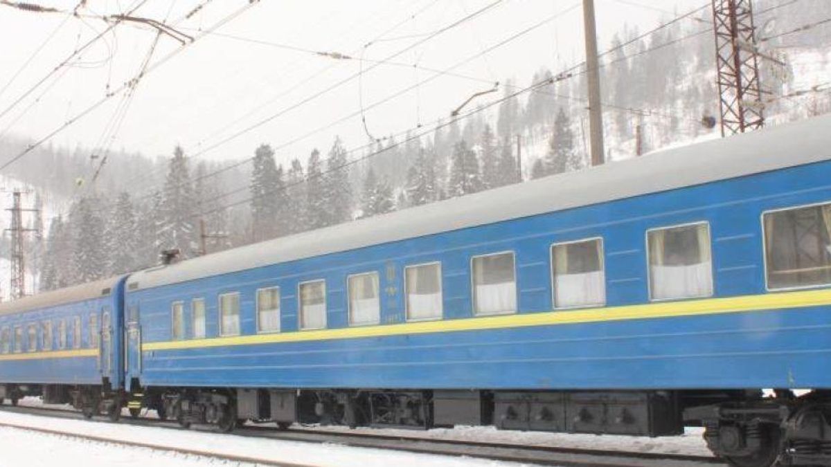 На Київщині зійшов з рейок вантажний потяг: 8 пасажирських поїздів затримуються в дорозі На Київщині зійшов з рейок вантажний потяг: 8 пасажирських поїздів затримуються в дорозі