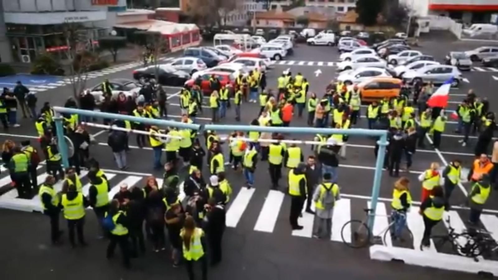 У Франції заявили про "безпрецедентний рівень" насильства на протестах