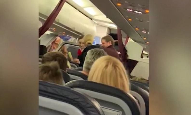 Російський літак, що прямував у Дубай, екстрено сів через отруєння пасажирів