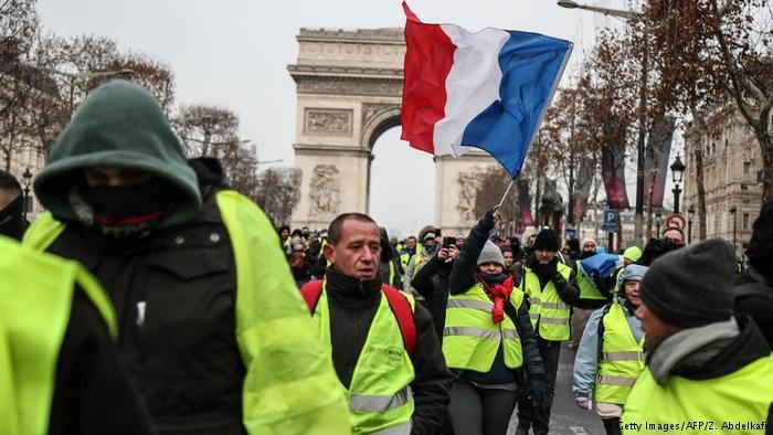 Протести "жовтих жилетів": у Парижі розпочалися арешти