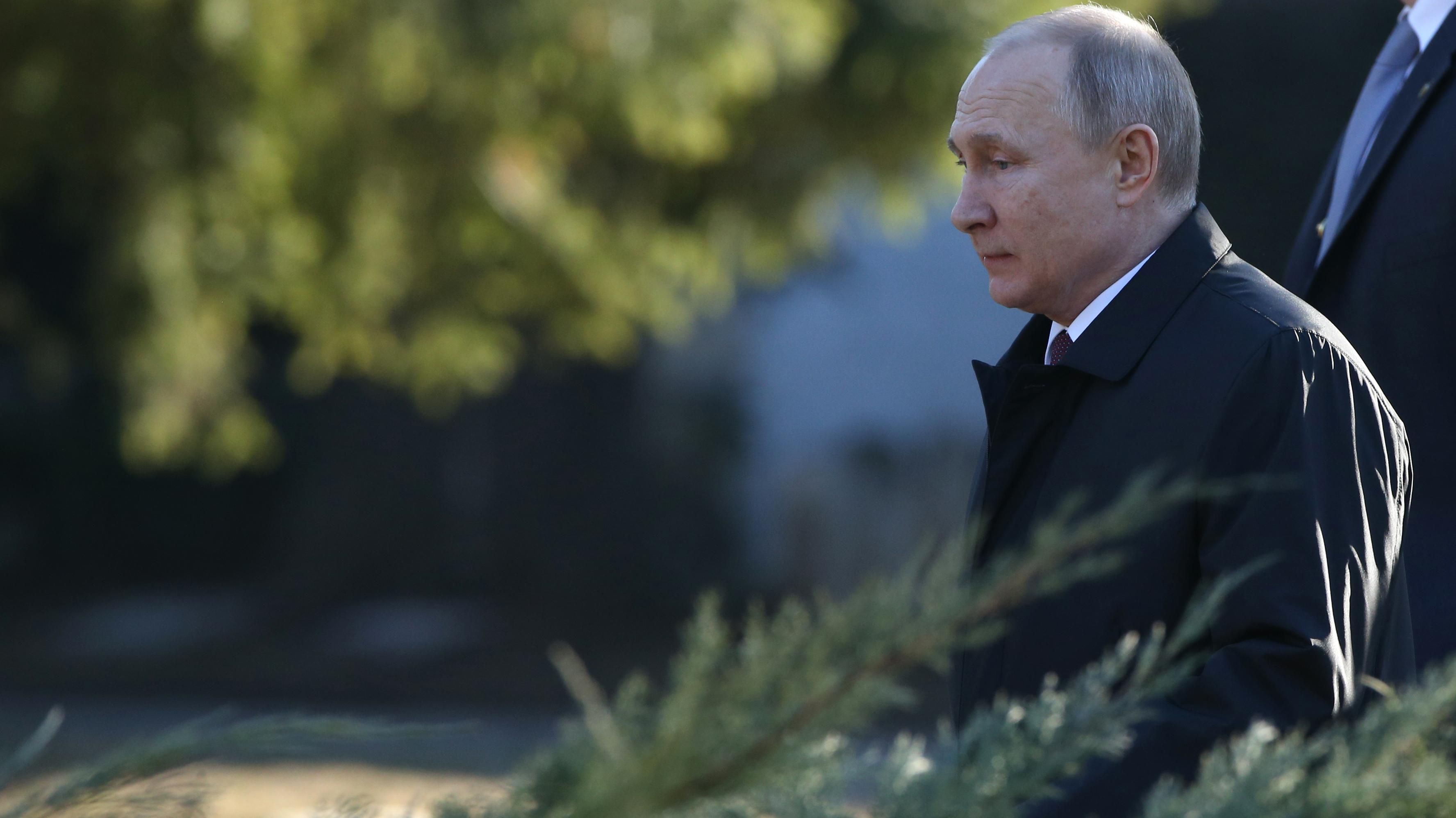 Путин на Крещение нырял в прорубь тайно