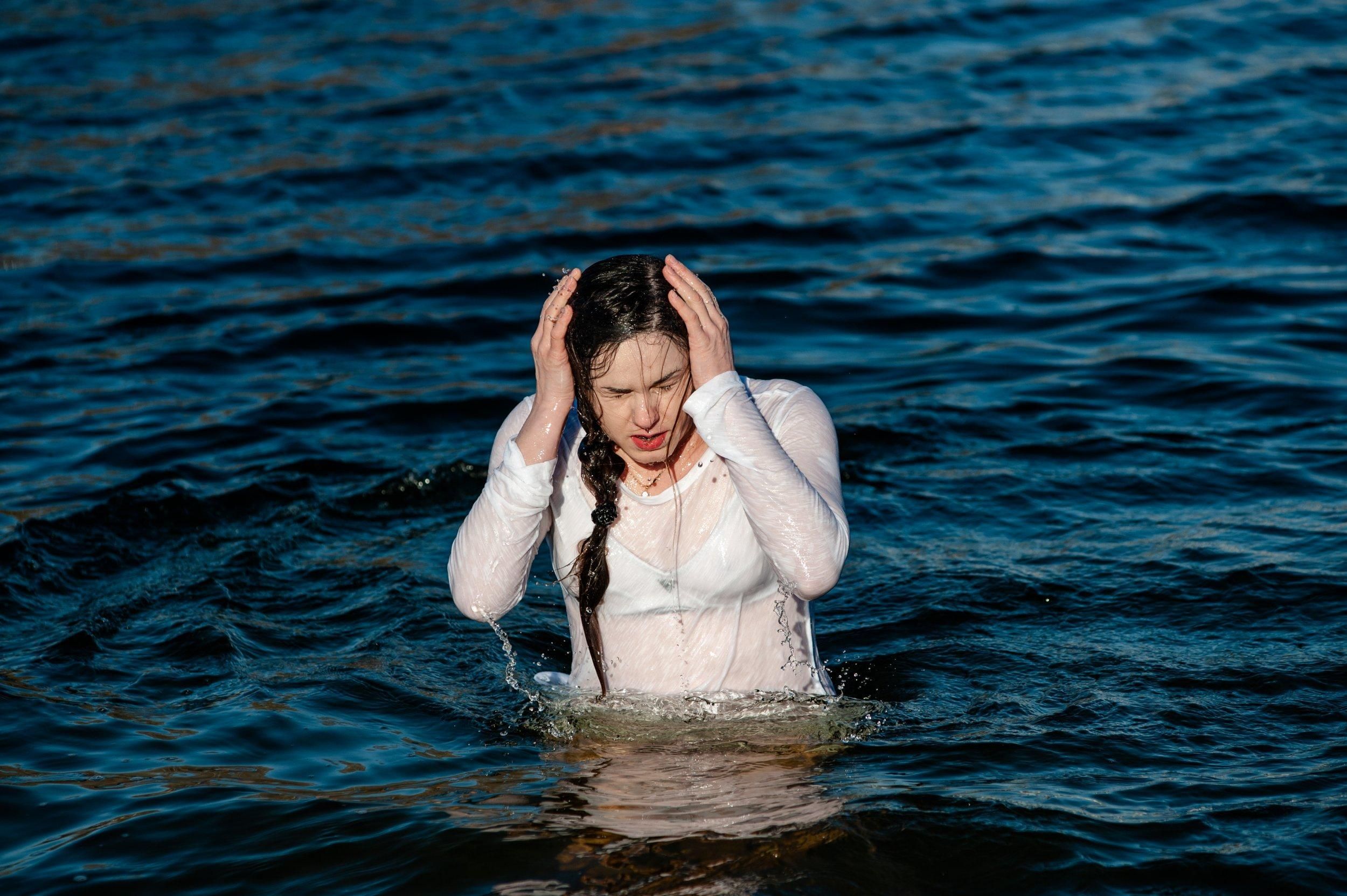 Водохреще на Київщині: у крижану воду пірнули 12 тисяч людей Водохреще на Київщині: у крижану воду пірнули 12 тисяч людей