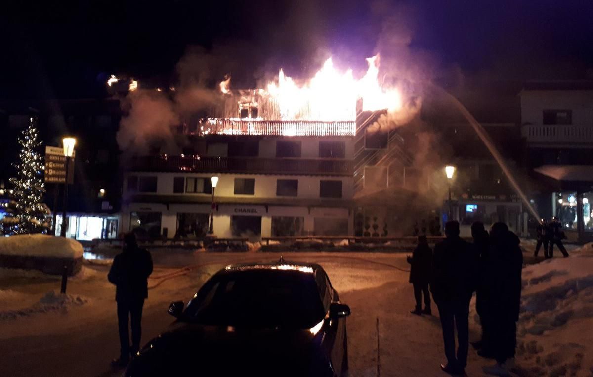 На гірськолижному курорті Куршавель спалахнула пожежа: є жертви На гірськолижному курорті Куршавель спалахнула пожежа: є жертви