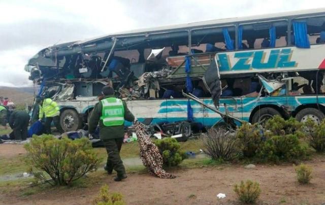 Кровавое ДТП в Боливии: много погибших и пострадавших Кровавое ДТП в Боливии: много погибших и пострадавших