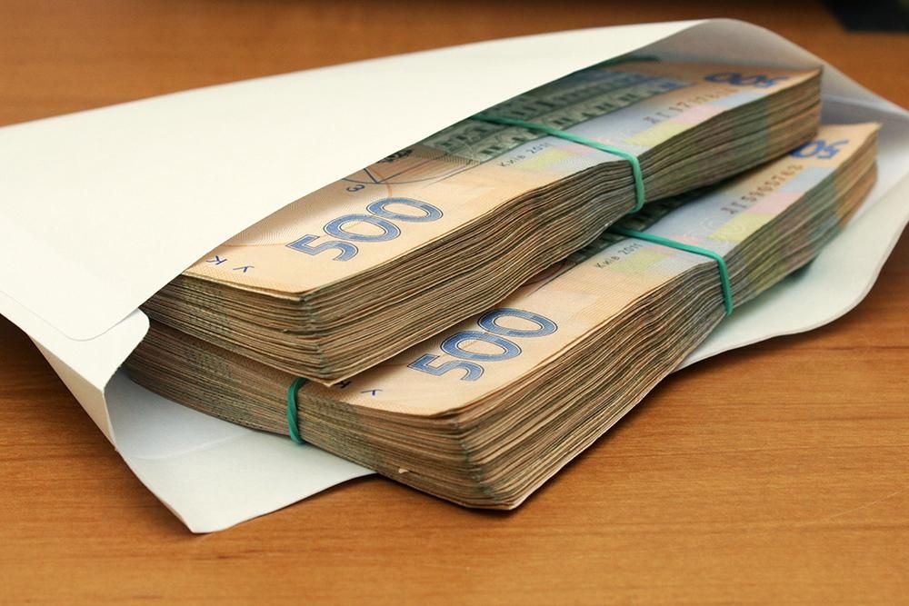 Сколько украинцев получают зарплаты в конвертах: информация от ГФС