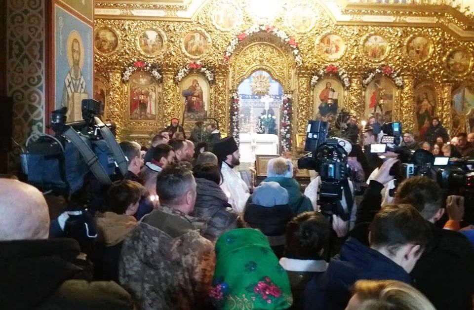 В Киеве проходит панихида по погибшим защитникам Донецкого аэропорта: фото В Киеве проходит панихида по погибшим защитникам Донецкого аэропорта: фото