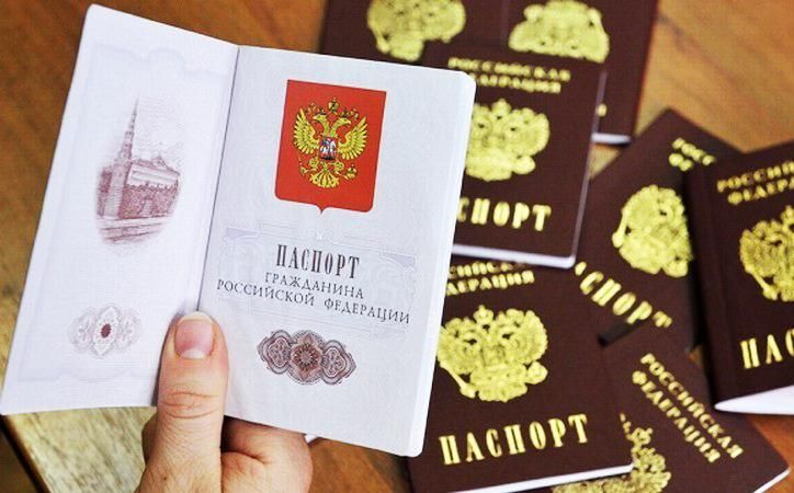 Российские агенты агитируют жителей Донбасса получать паспорта РФ