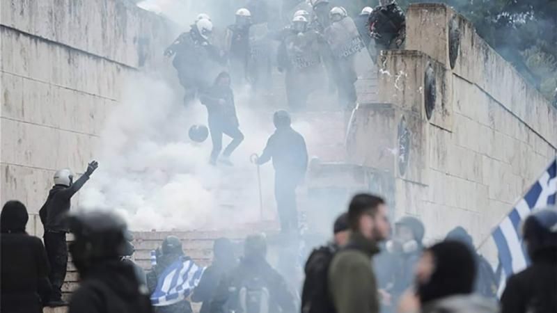 Митинг в Греции: полиция применила слезоточивый газ против демонстрантов Митинг в Греции: полиция применила слезоточивый газ против демонстрантов