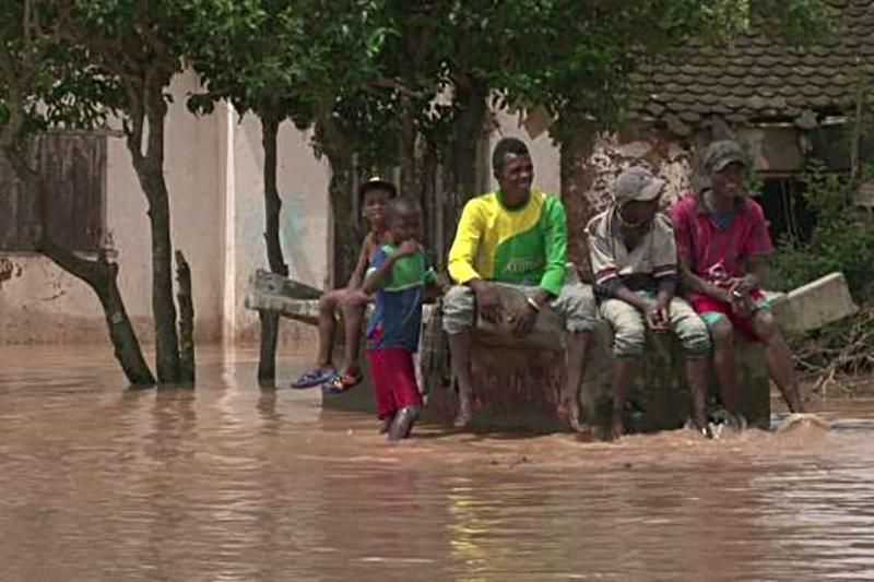 Потужна повінь затопила будинки в столиці Мадагаскару: багато загиблих