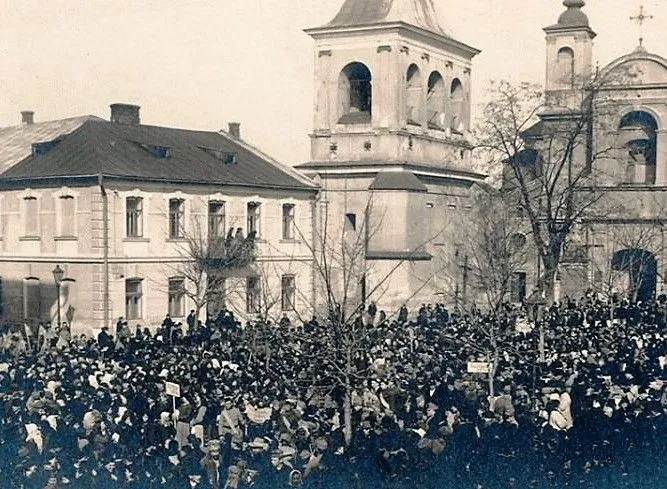 Маніфестація у Станіславові 4 січня 1919 року з нагоди рішення парламенту ЗУНР про Злуку з УНР
