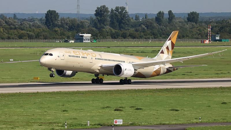 Вперше у світі: літак здійснив переліт на біопаливі Вперше у світі: літак здійснив переліт на біопаливі