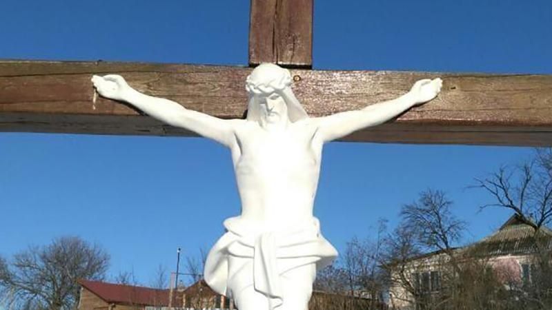 Наруга над розп'яттям в Умані: місцева прокуратура оголосила підозру двом громадянам США Наруга над розп'яттям в Умані: місцева прокуратура оголосила підозру двом громадянам США